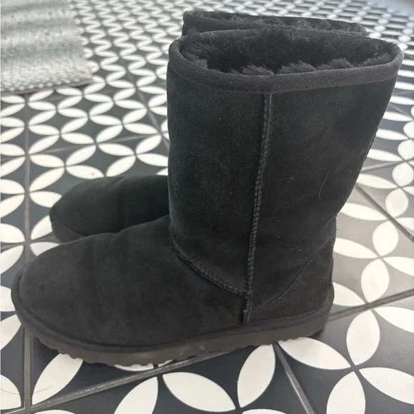 UGG Classic Short Boots - Black - Picture 3 of 5